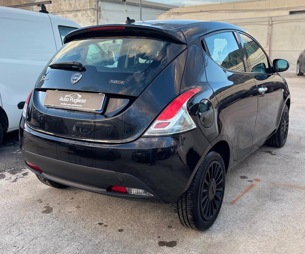 Lancia Ypsilon 1.0 FireFly 5 porte S&S Hybrid Silver