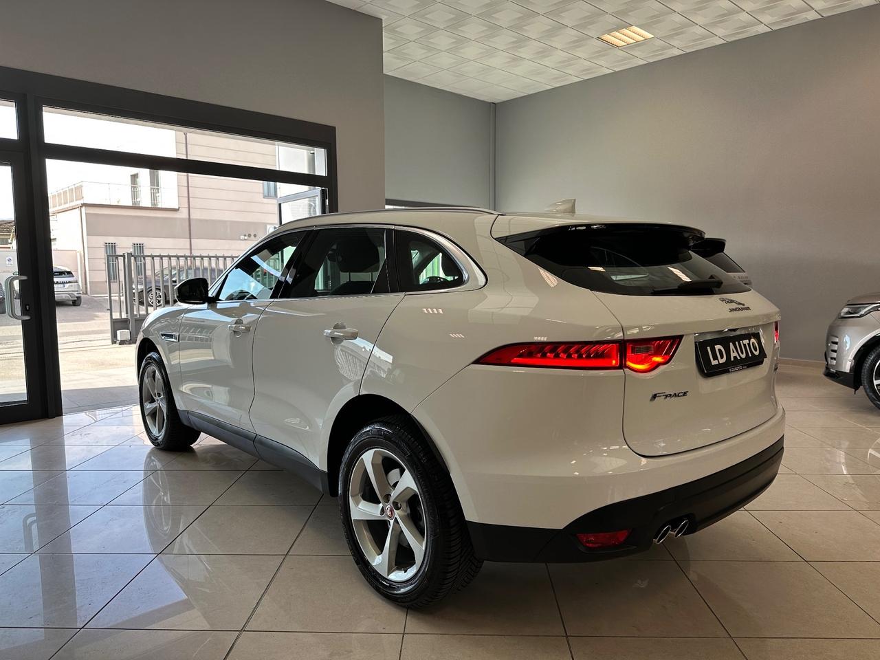 Jaguar F-Pace 2.0 D 180 CV AWD aut. Portfolio