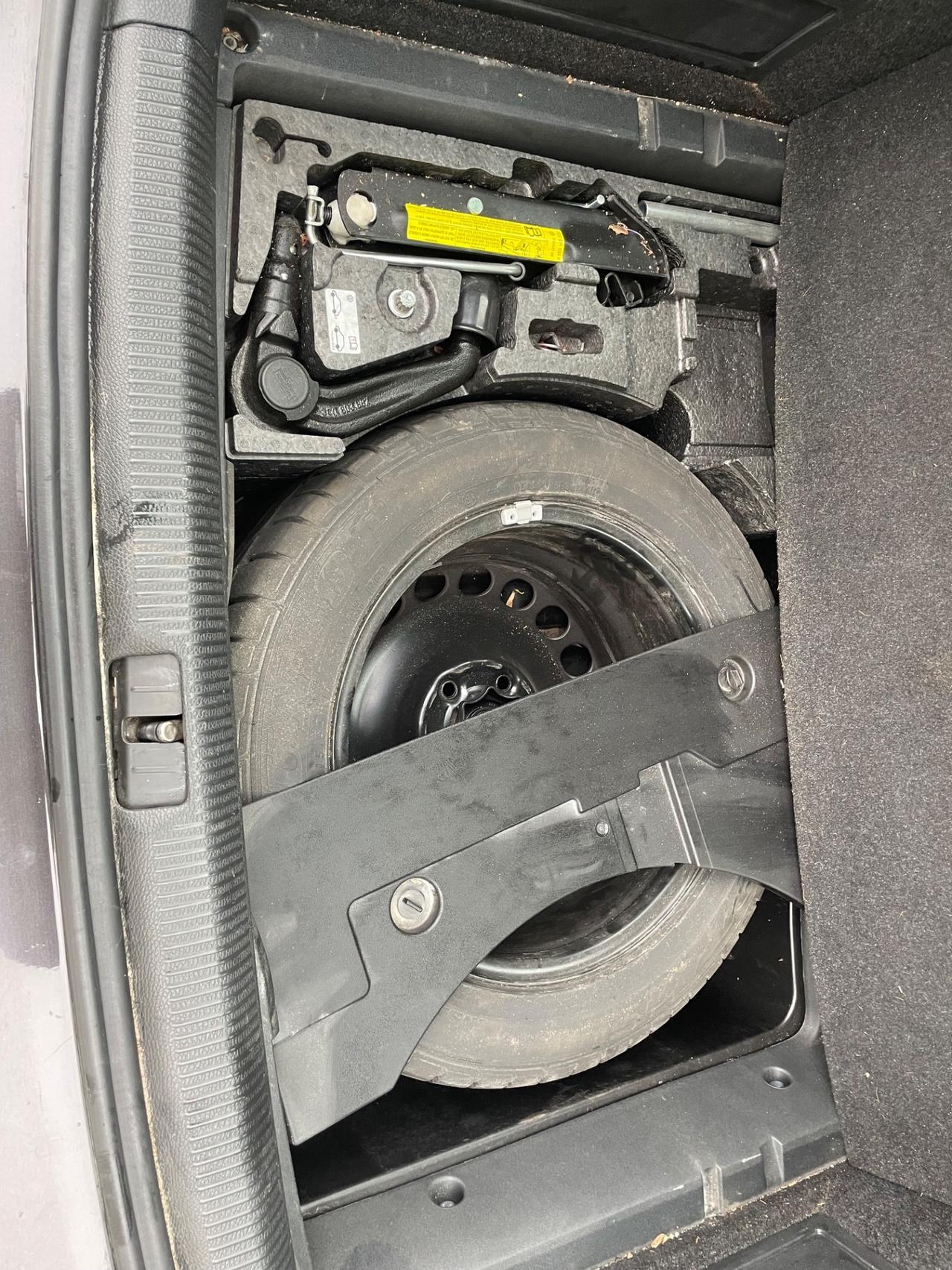 Volkswagen Passat 2.0 TDI . Highline €.2499