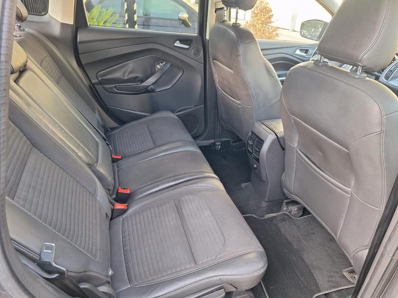 Ford Kuga 1.5 TDCI 120 CV S&S 2WD ST-Line Business