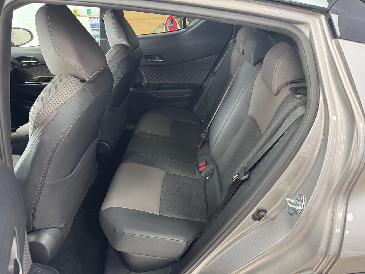 Toyota C-HR 2.0 Hybrid E-CVT Lounge