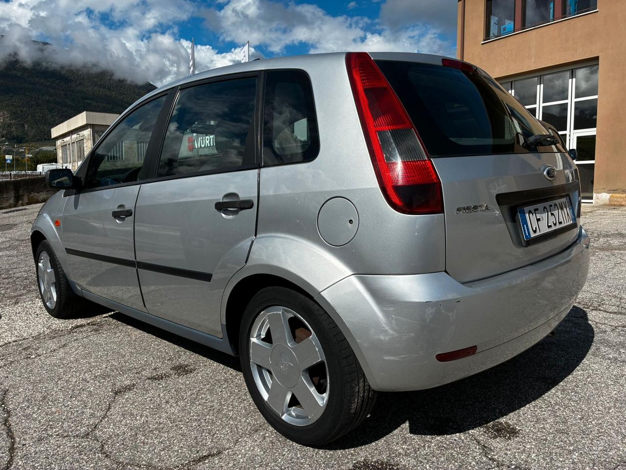 FORD FIESTA 1.2 BENZINA 75CV EURO 4 - NEOPATENTATI