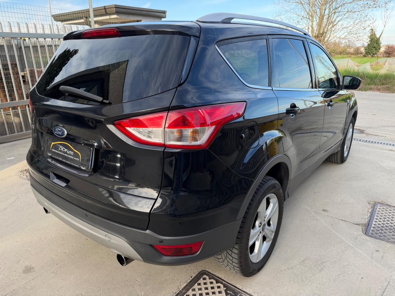 Ford Kuga 2.0 TDCI 140 CV 4WD Powershift Titanium