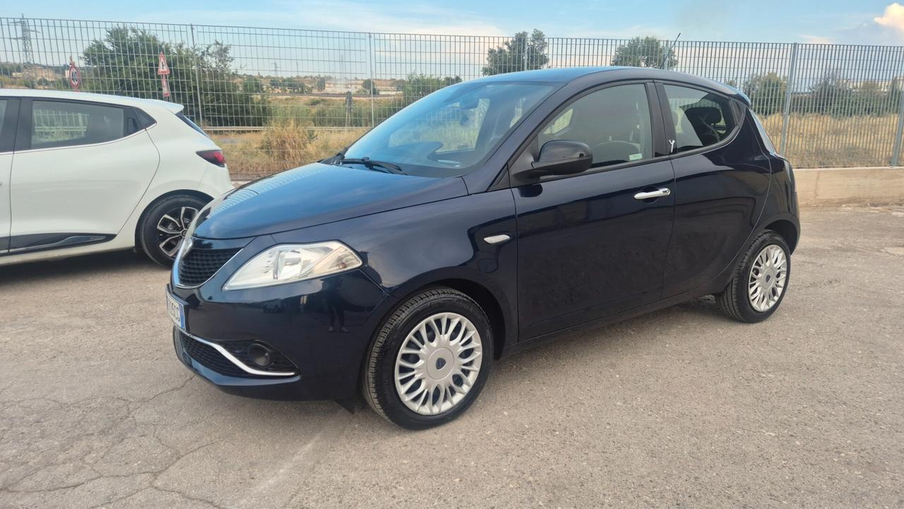 Lancia Ypsilon 1.2 69 CV 5 porte Platinum
