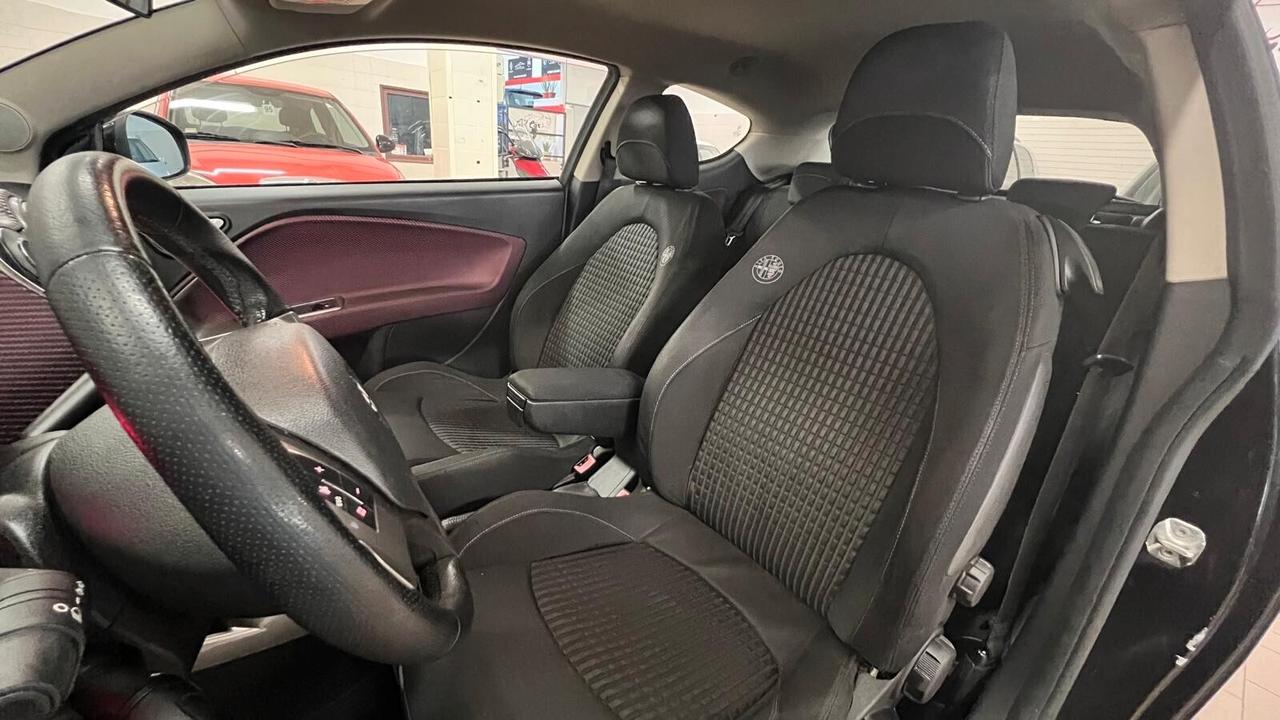 Alfa Romeo MiTo 1.3 JTDm 16V 90 CV Distinctive Sport Pack