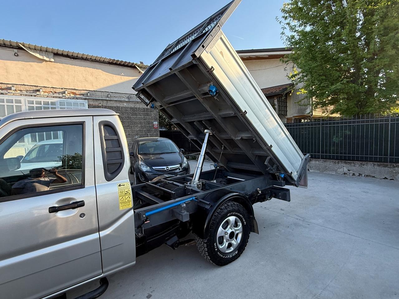 Mahindra Goa 2.2 4WD DC Pick-Up ribaltabile