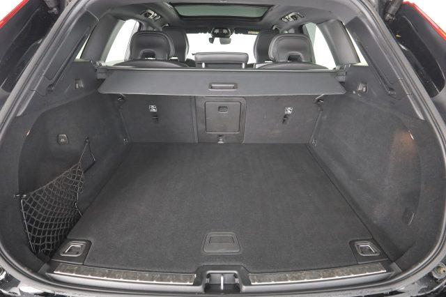 VOLVO XC60 XC60 B4 (d) AWD automatico Ultimate Dark