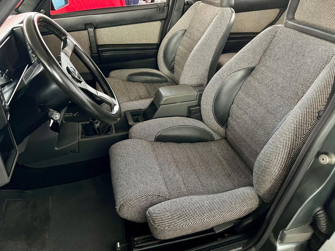 Alfa Romeo 75 2.5 V6 Quadrifoglio Verde - Targa MI