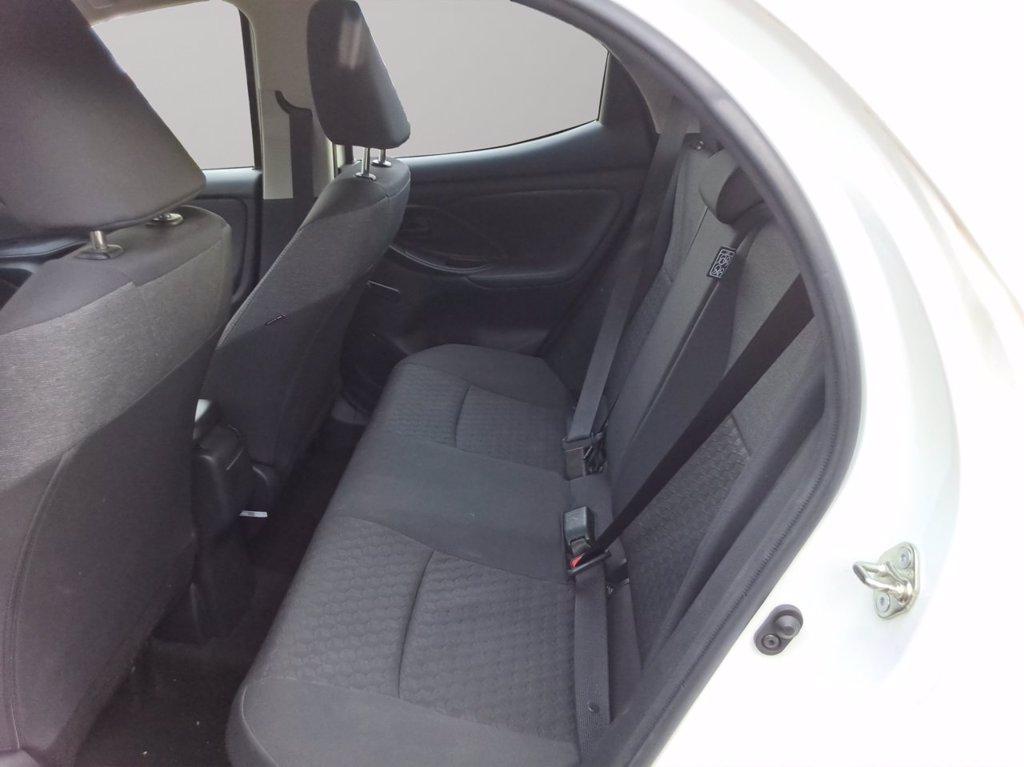 TOYOTA Yaris 1.5h active del 2023