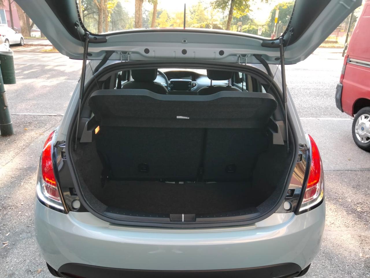 Lancia Ypsilon 1.0 FireFly 5 porte S&S Hybrid Ecochic Gold Plus