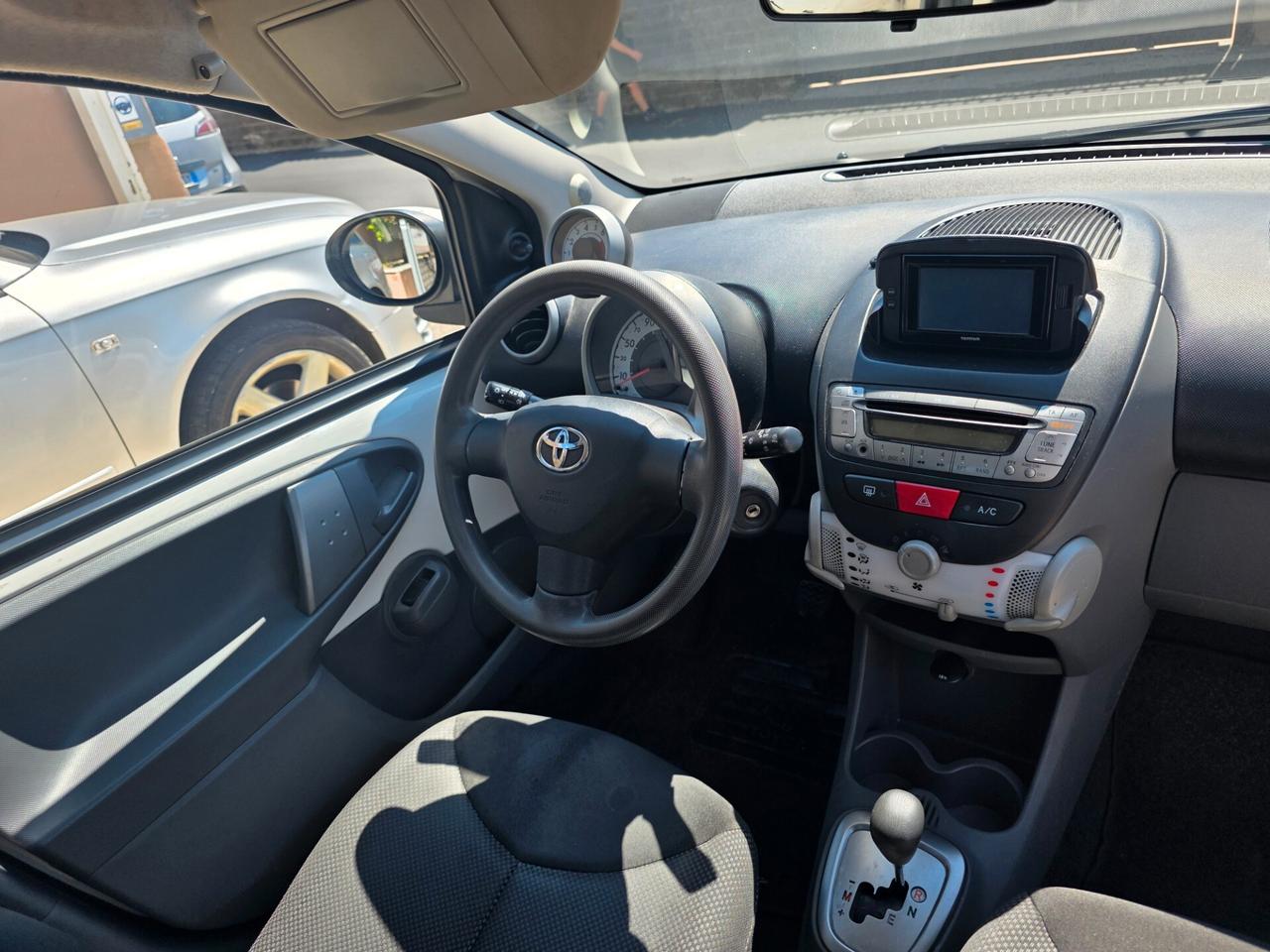 Toyota Aygo 1.0 12V VVT-i 5 porte Sol Connect MMT