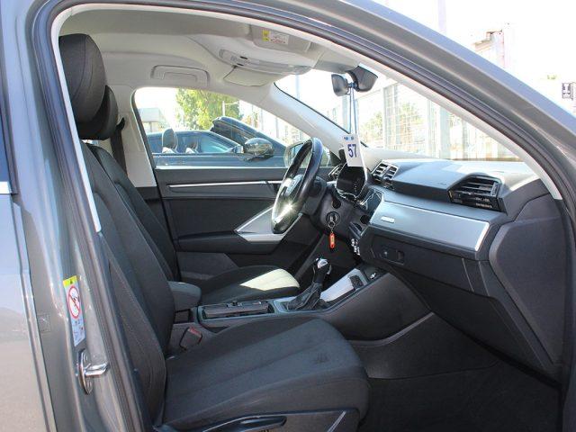 AUDI Q3 35 TDI Business Advanced