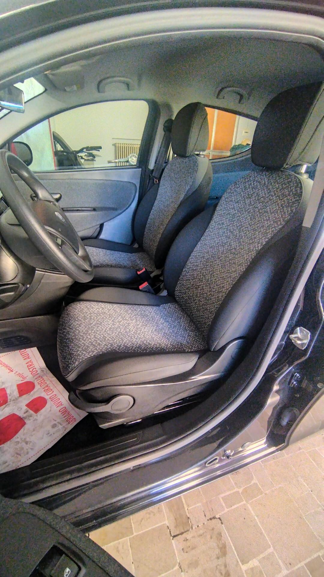 Lancia Ypsilon 1.0 FireFly 5 porte S&S Hybrid Ecochic Silver