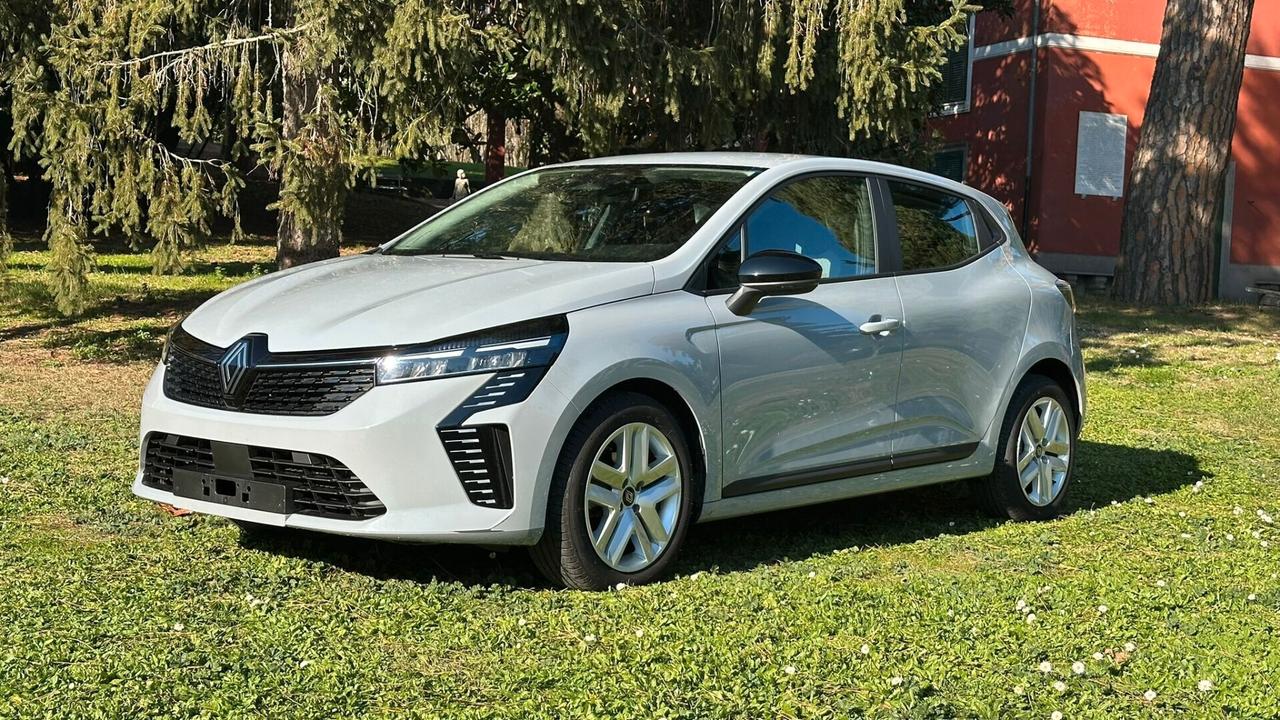 Renault Clio TCe 90 CV 5 porte Evolution 2025 solo 9.400KM LEGGI TESTO