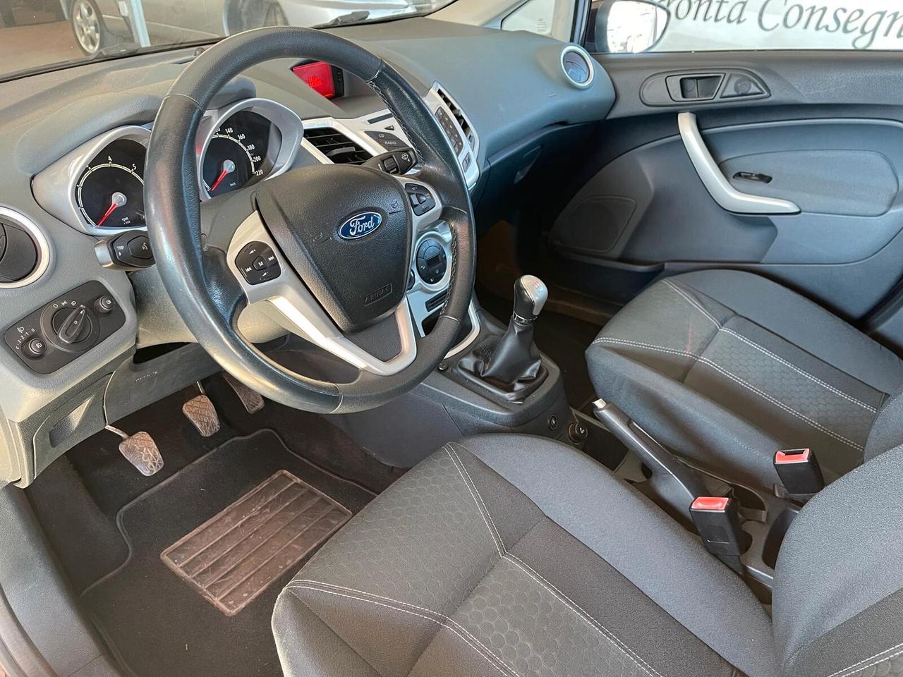 Ford Fiesta 1.4 5 porte Bz.- GPL Titanium NEOPATENTATI FINANZIAMENTO NO BUSTA