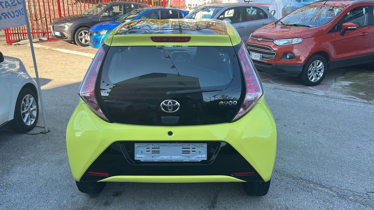 Toyota Aygo 1.0 VVT-i 69 CV 5 porte x-play MMT