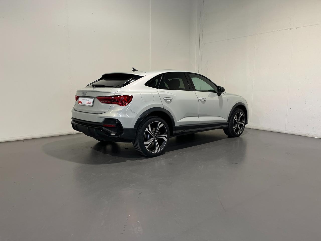AUDI Q3 SPORTBACK 45 TFSI-E S-TRONIC IDENTITY BLACK