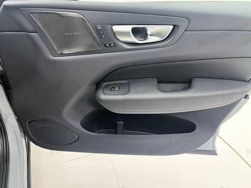 Volvo XC60 B4 (b) automatico Plus Dark