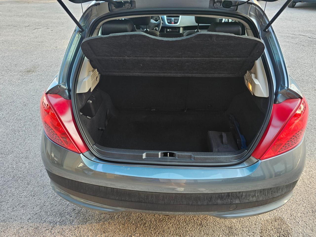 Peugeot 207 1.4 8V 75CV 5p. GPL