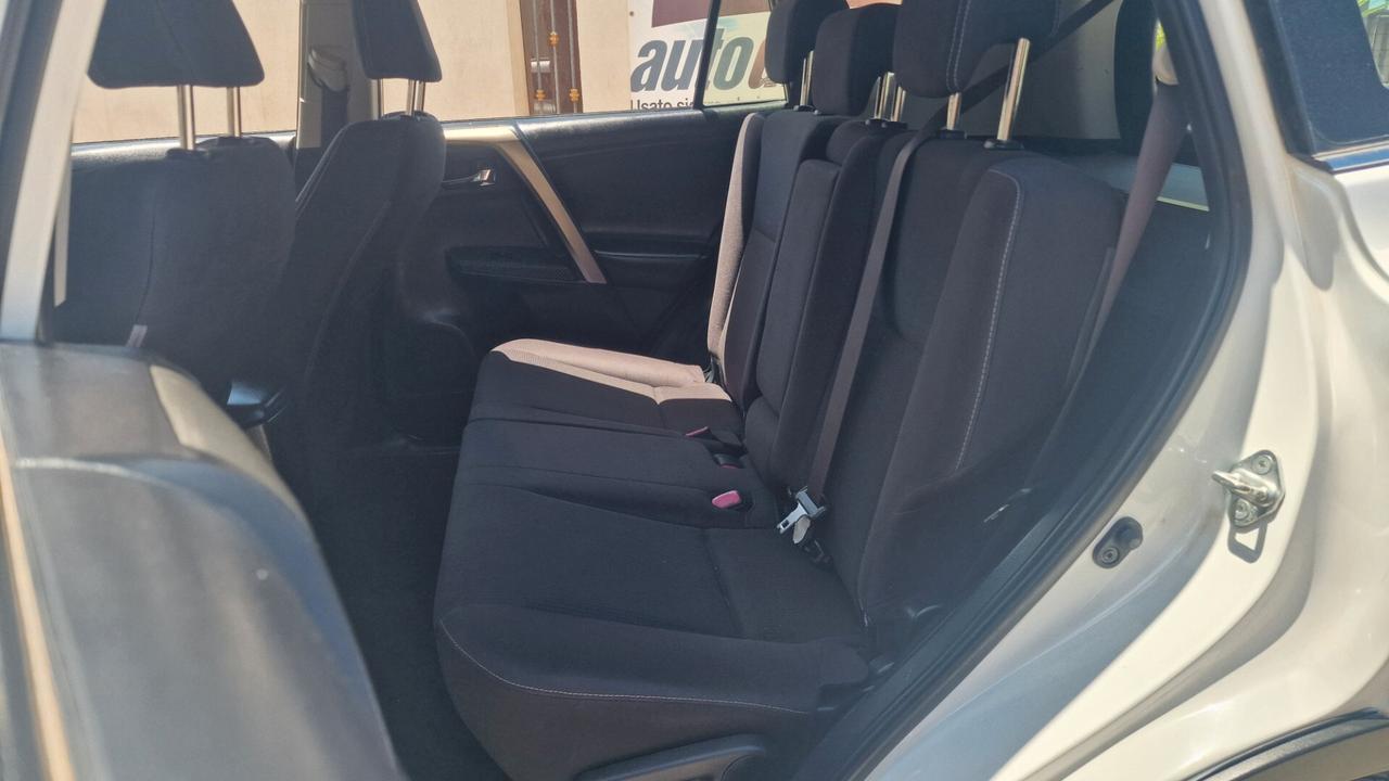Toyota RAV 4 RAV4 2.0 D-4D 2WD Style White Ed.