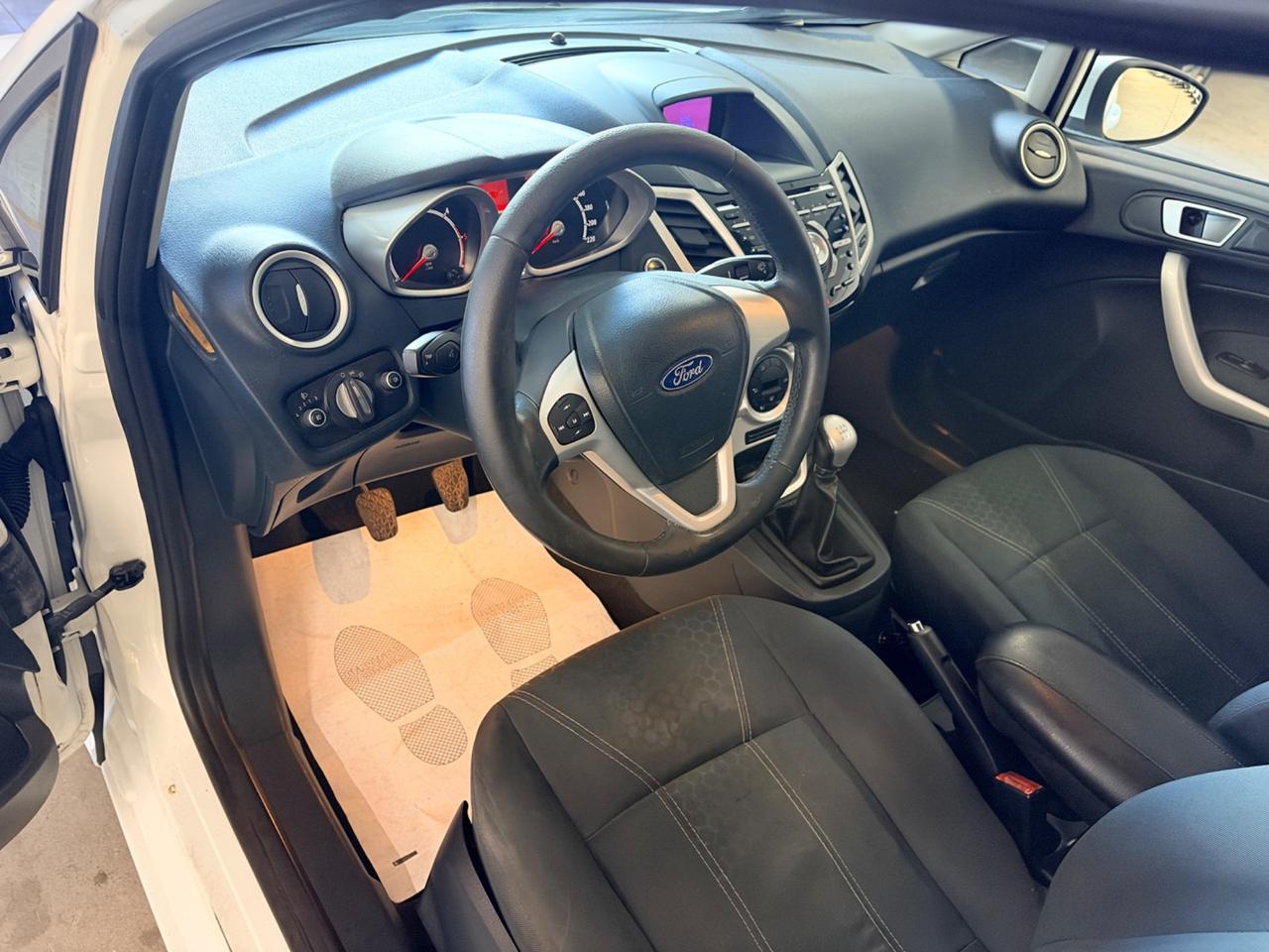 Ford Fiesta 1.4 TDCi 70CV 5 porte Titanium