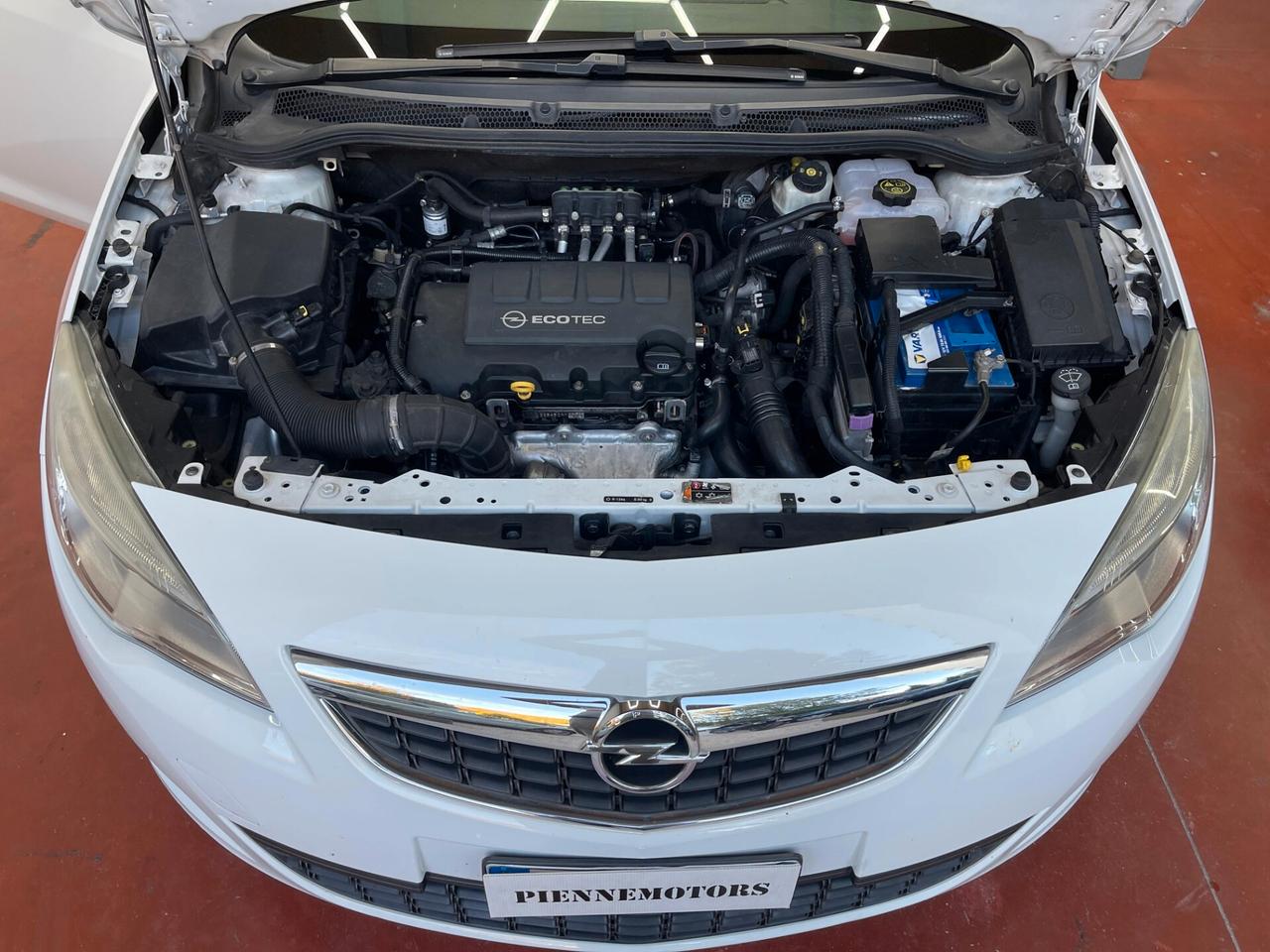 Opel Astra 1.4 Turbo 140CV GPL