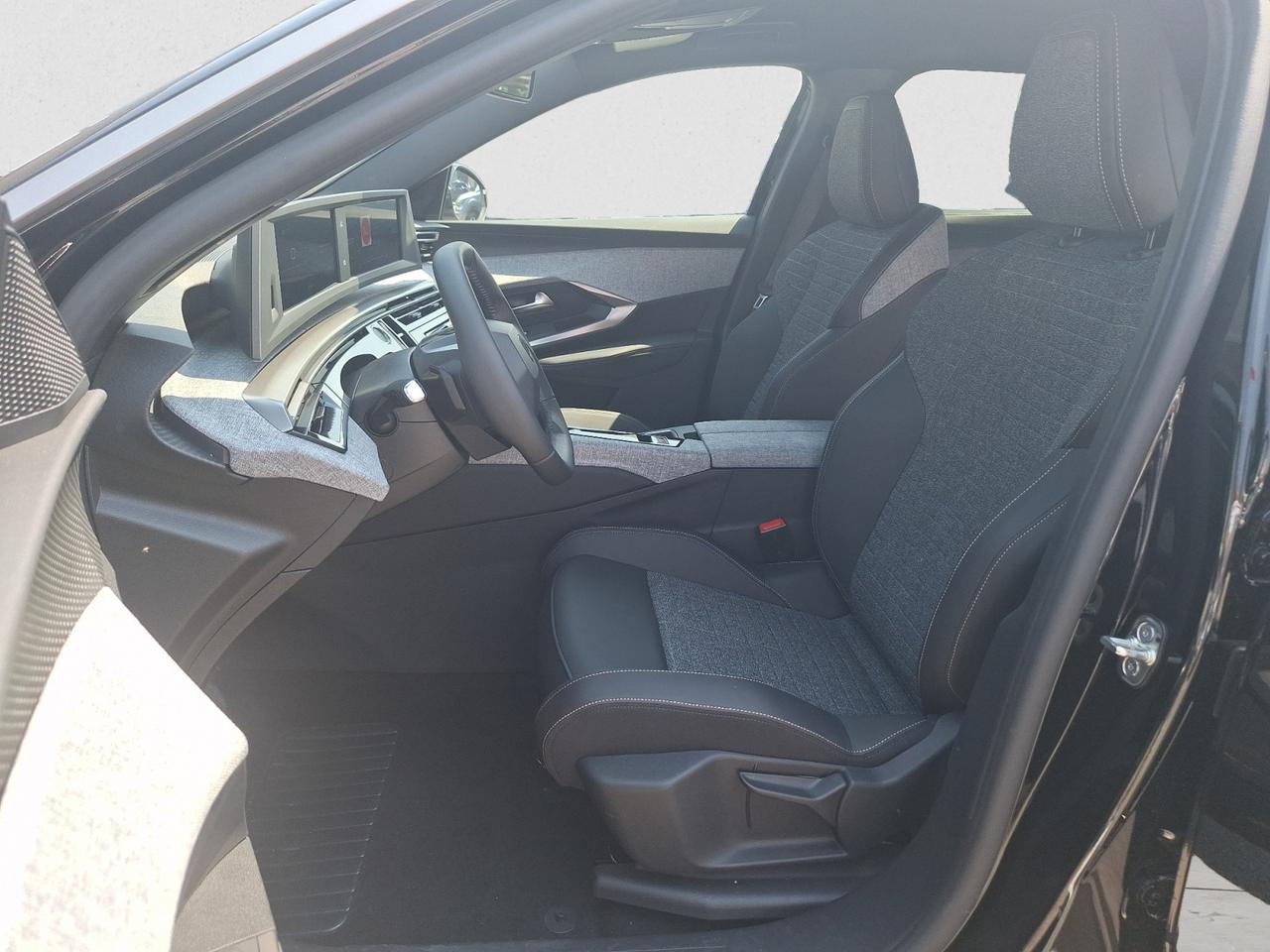 PEUGEOT Nuovo 5008 Hybrid 145 e-DCS6 ALLURE