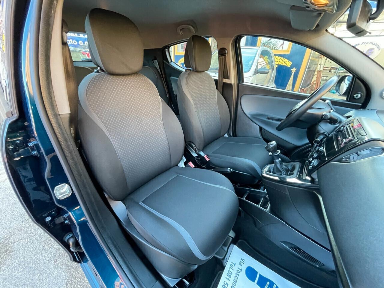 Lancia Ypsilon 1.2 69 CV 5 porte Silver