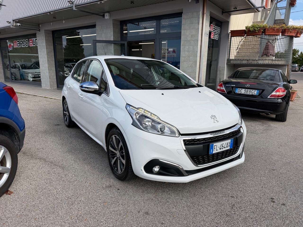 Peugeot 208 1.2 benzina Neopatentati