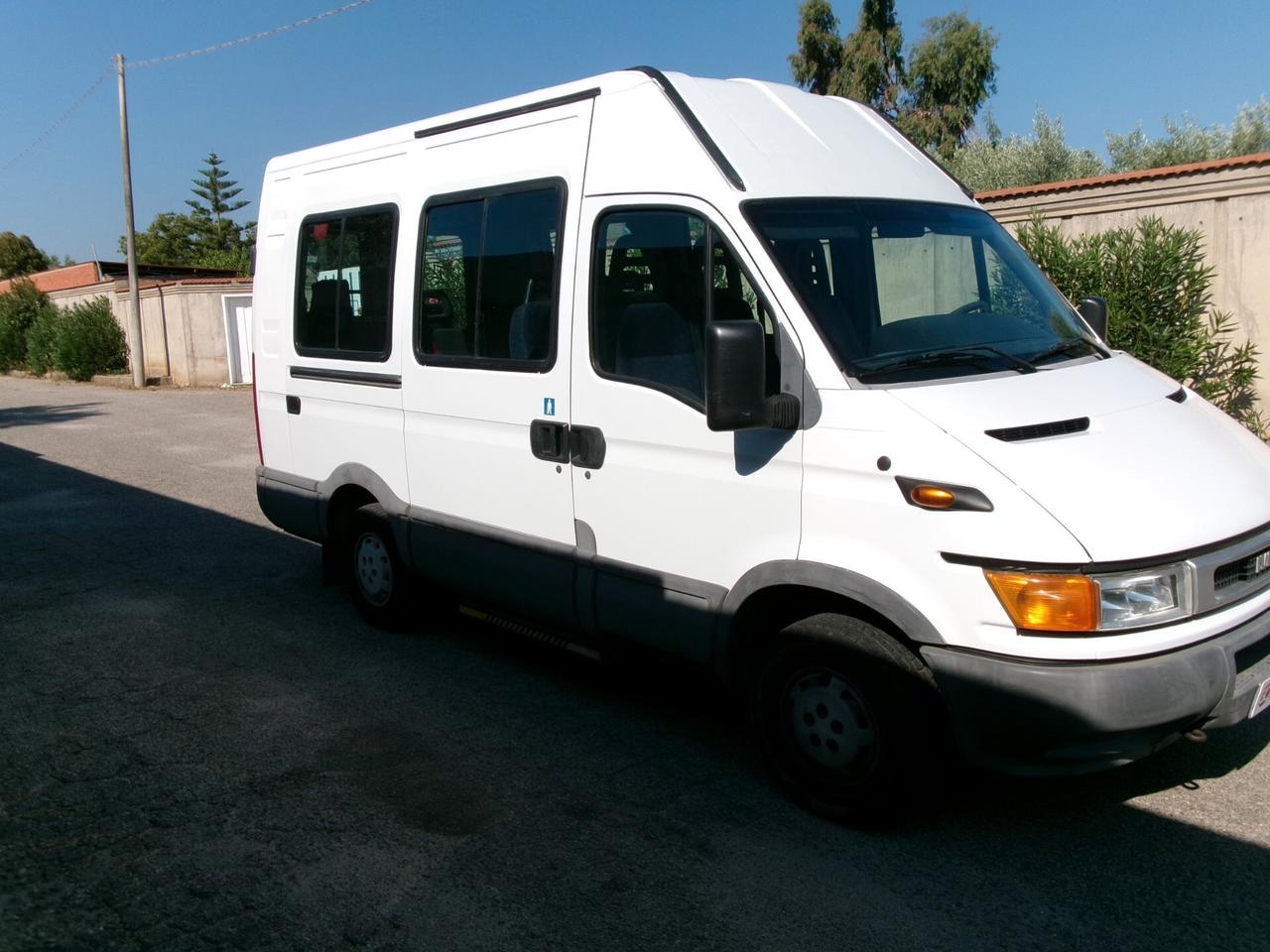 Iveco Daily 35-13 c 2.3 td 9 posti con pedana per persone disabili