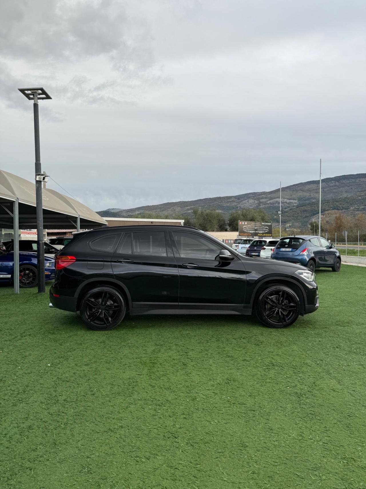 Bmw X1 sDrive18d xLine TOTAL BLACK