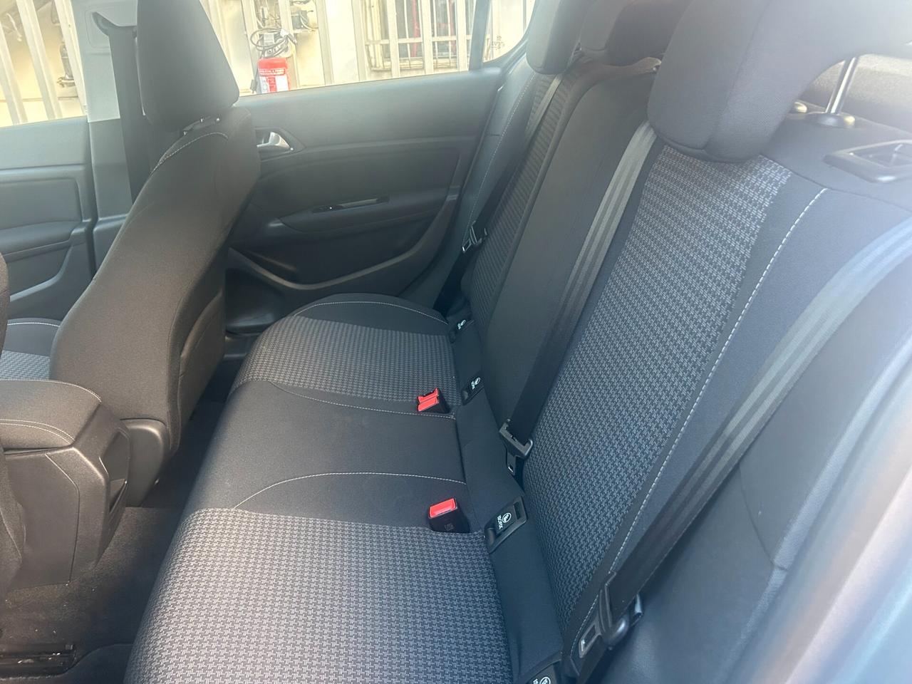 Peugeot 308 BlueHDi 100 S&S Business