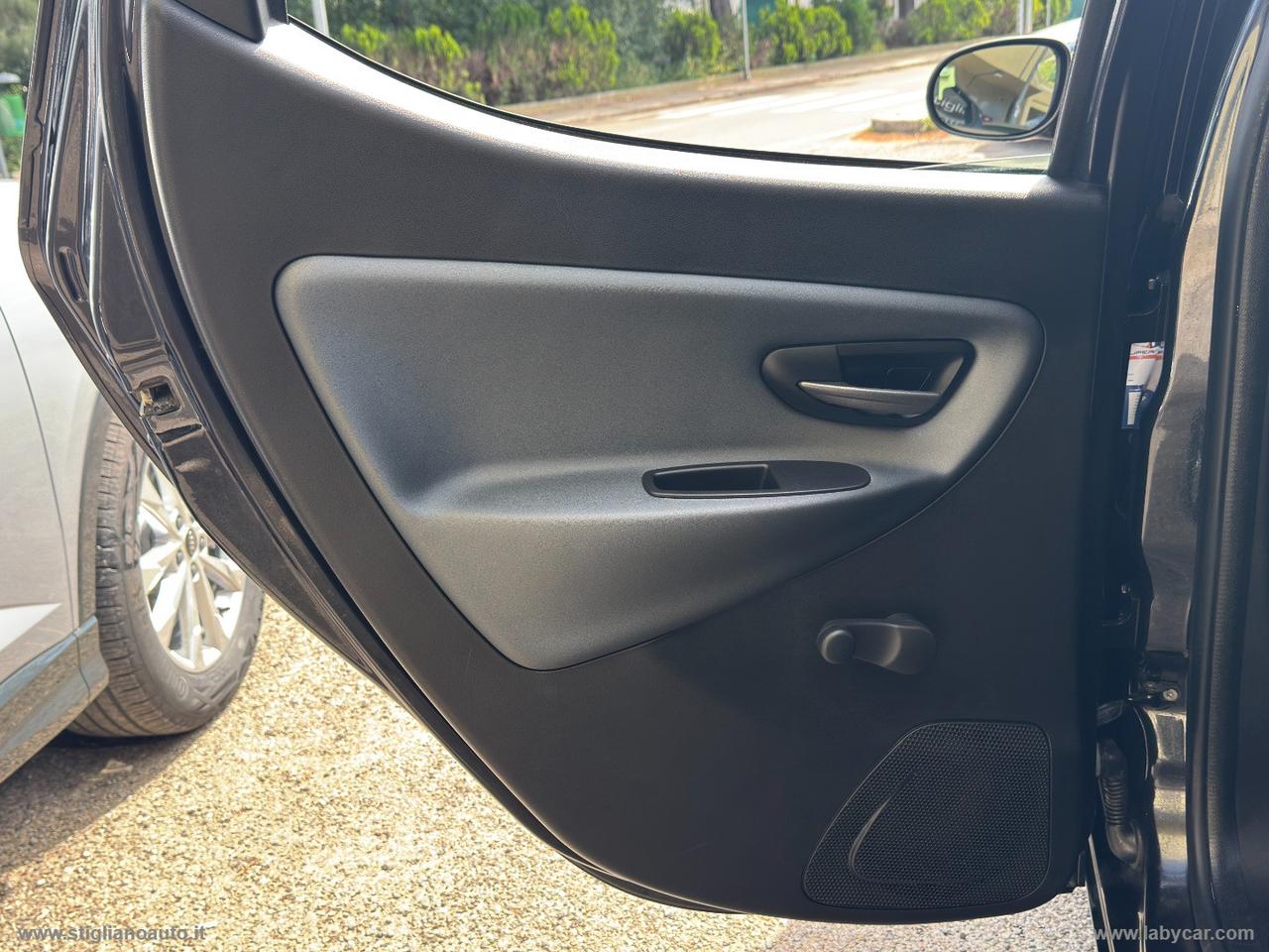 LANCIA Ypsilon 1.2 69 CV 5p. GPL Ecochic Silver