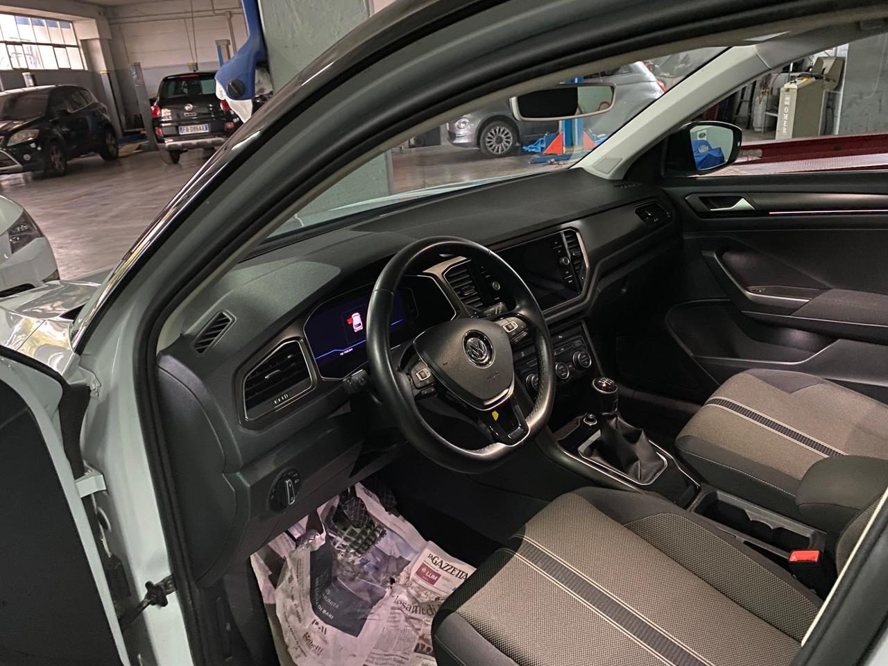 Volkswagen T-Roc VOLKSWAGEN T-Roc (2017) T-Roc 1.6 TDI SCR Advanced BlueMotion Technology (85
