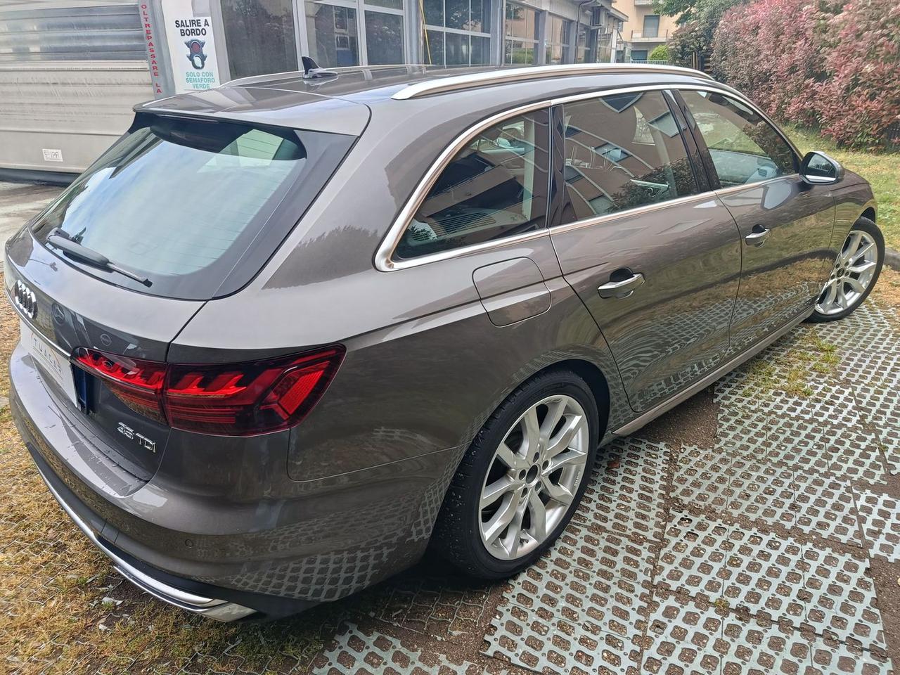 Audi A4 Business Advanced 2.0 35 TDI MHEV #10442