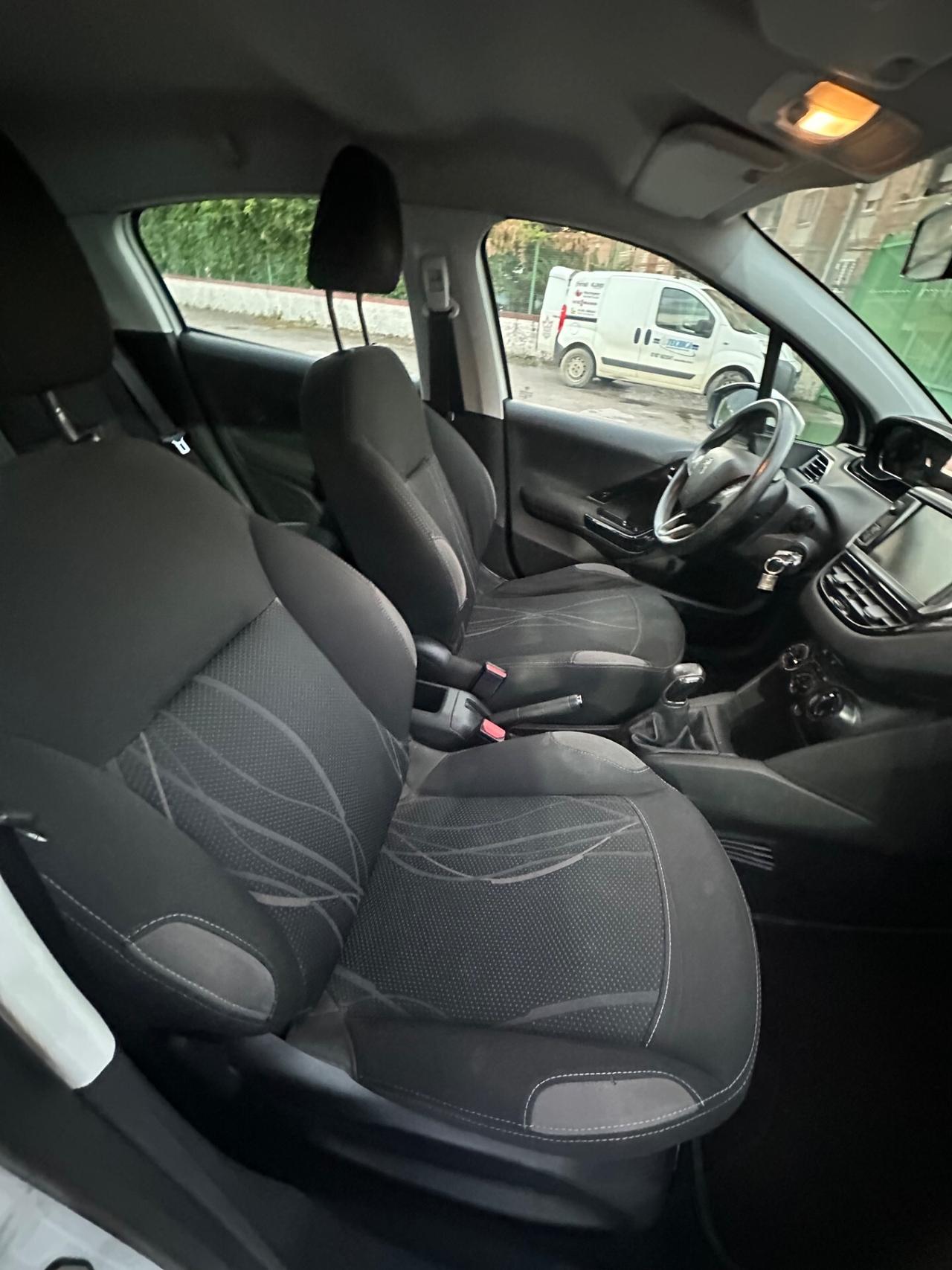 Peugeot 208 PureTech 82 5 porte Allure