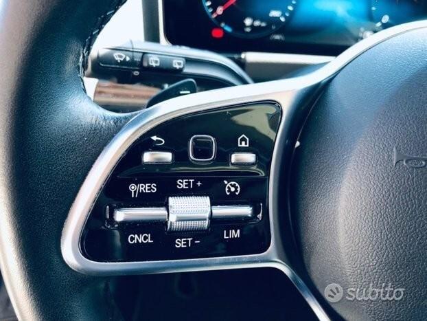 MERCEDES-BENZ GLA 200 d Automatic TETTO- AMBIENT