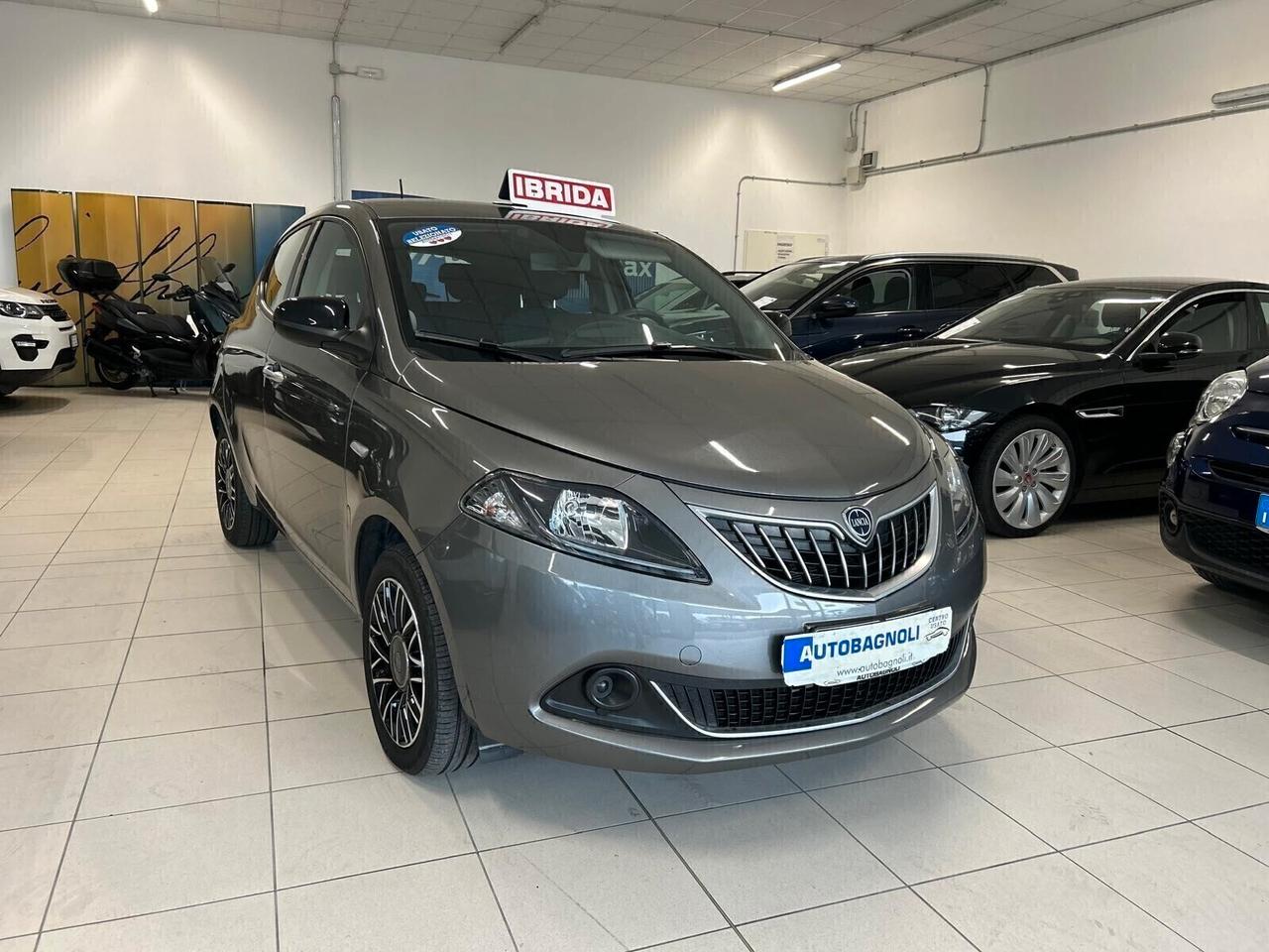 Lancia Ypsilon PLATINO 1.0 FireFly Hybrid SPOTICAR