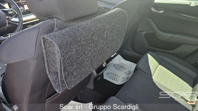 Skoda Octavia 2.0 TDI 150 CV DSG Wagon Executive con FARI MATRIX E CERCHI D 18