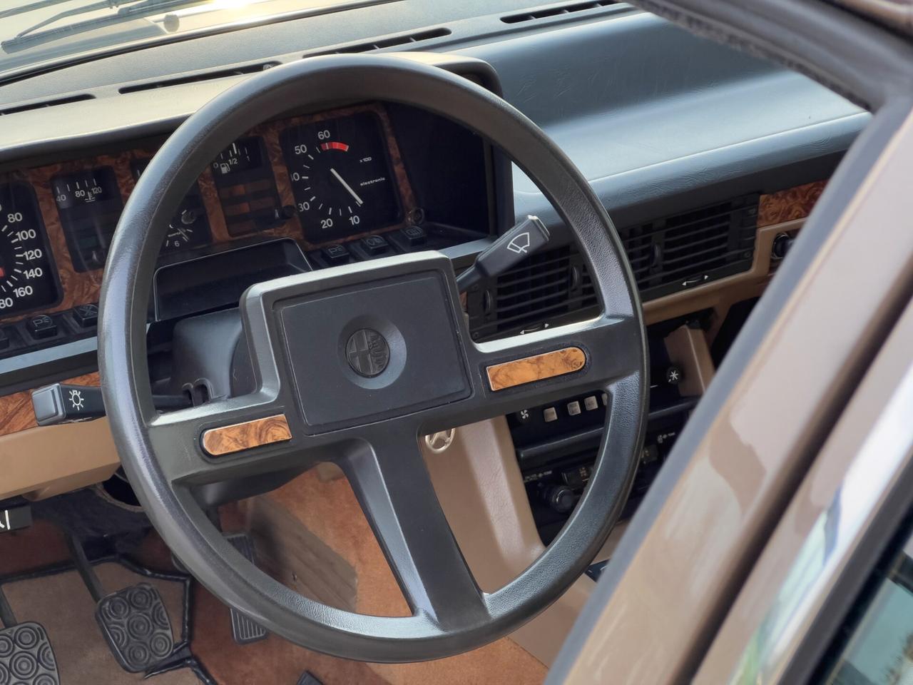 Alfa Romeo 6 2.5 V6
