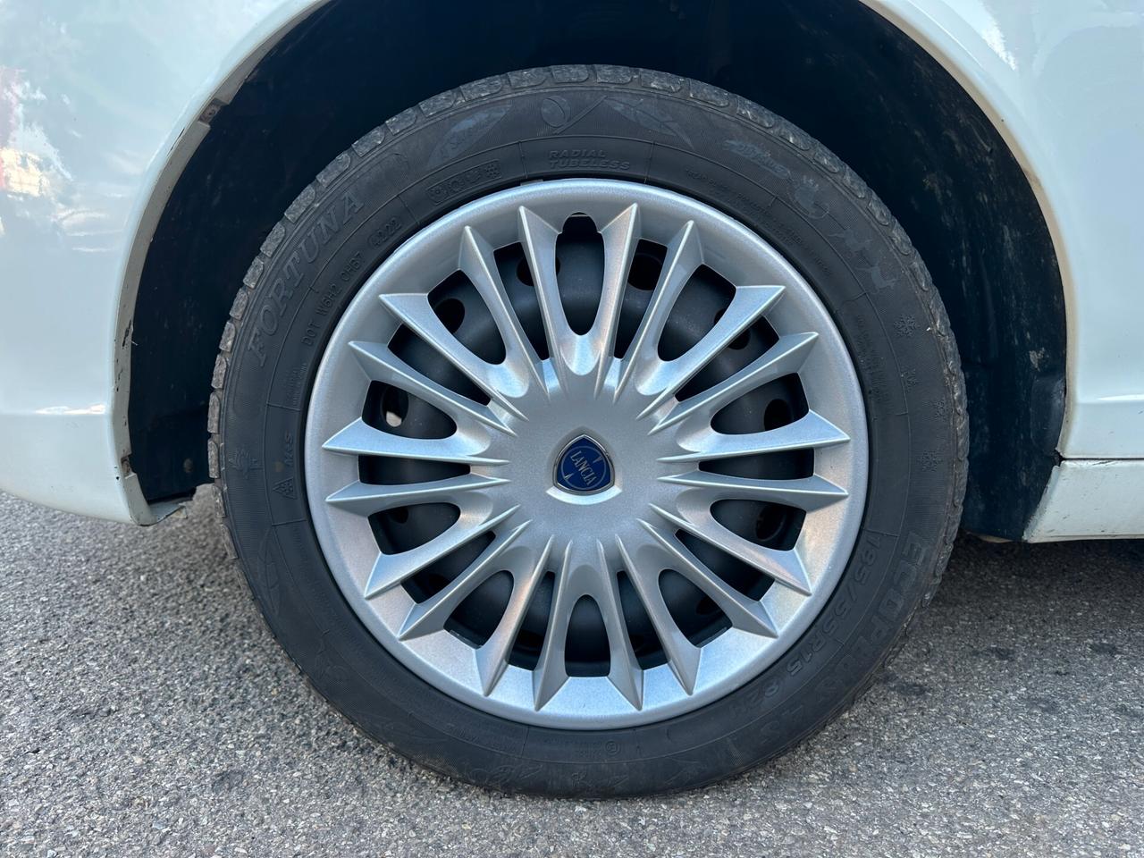 Lancia Ypsilon 1.3 MJT 75 CV Diva