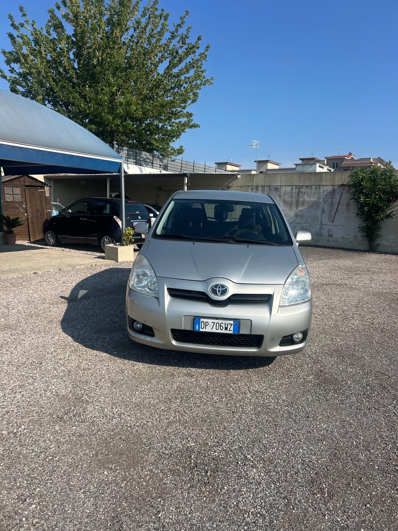 Toyota Corolla Verso 2.2 16V D-4D DPF Luna 7pti