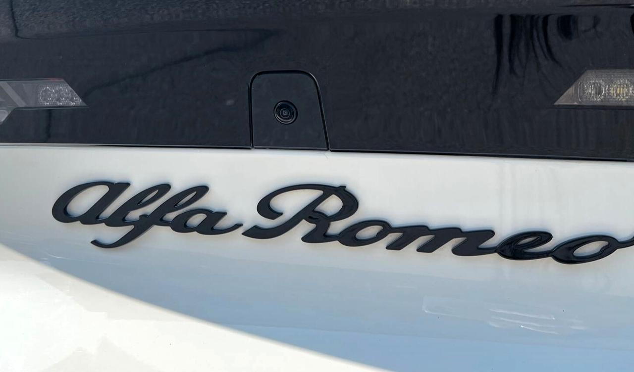 Alfa Romeo Junior 1.2 Hybrid eDCT6 Speciale