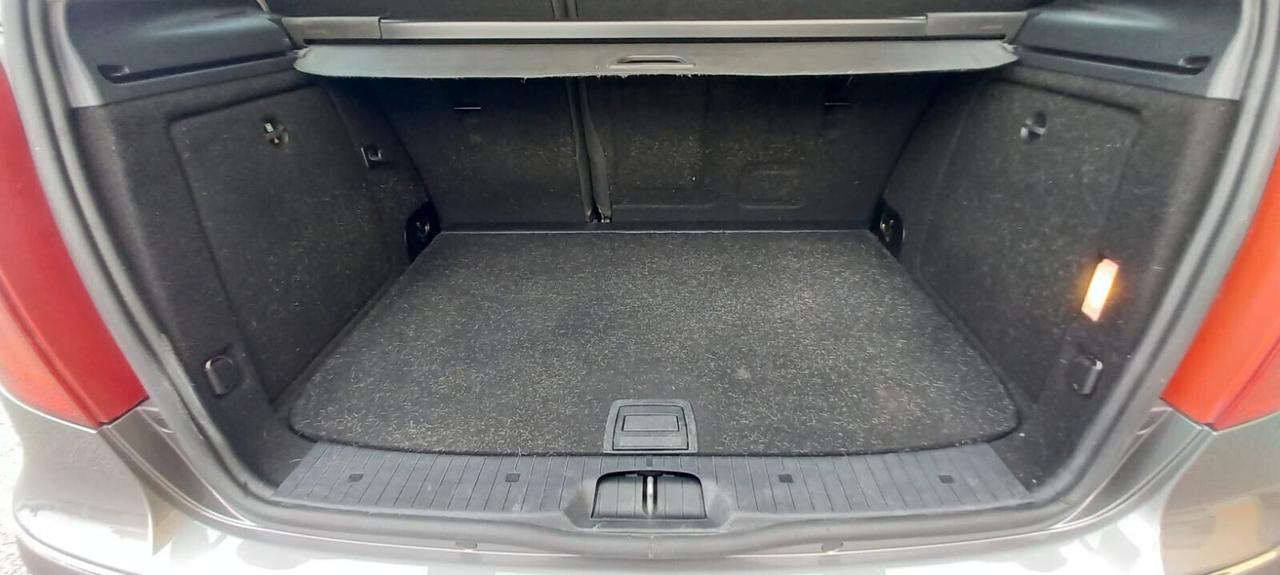 Mercedes-Benz Classe A 160 Benzina Allestimento Elegance cc. 1.5 CV. 95 Cambio Automatico 5 Porte 5 Posti Euro 5 SOLO 74.800 KM. Utilizzabile anche per i Neopatentati.