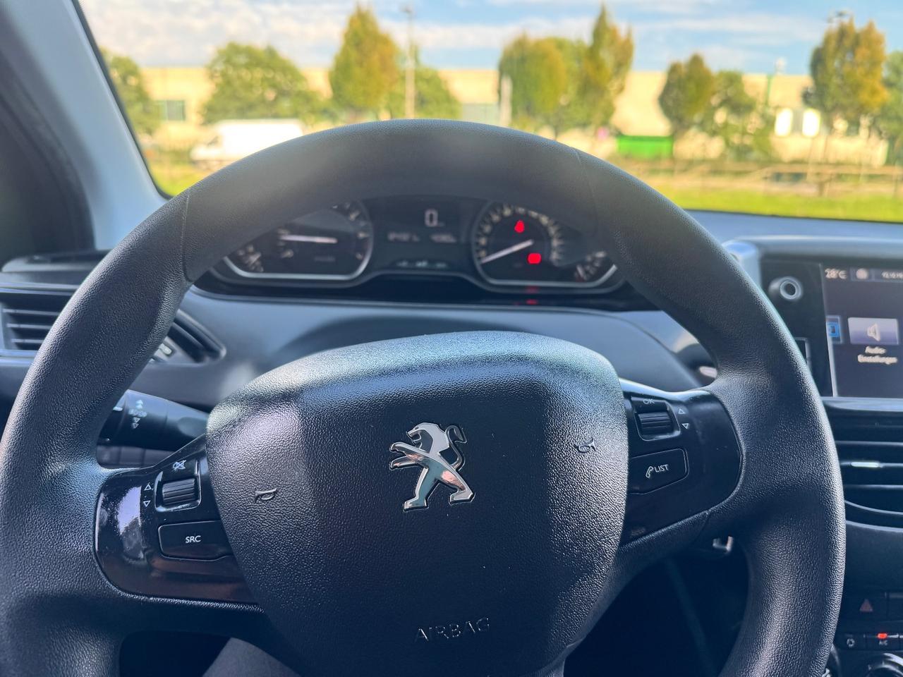 Peugeot 208 1.2 benzina Neopatentati