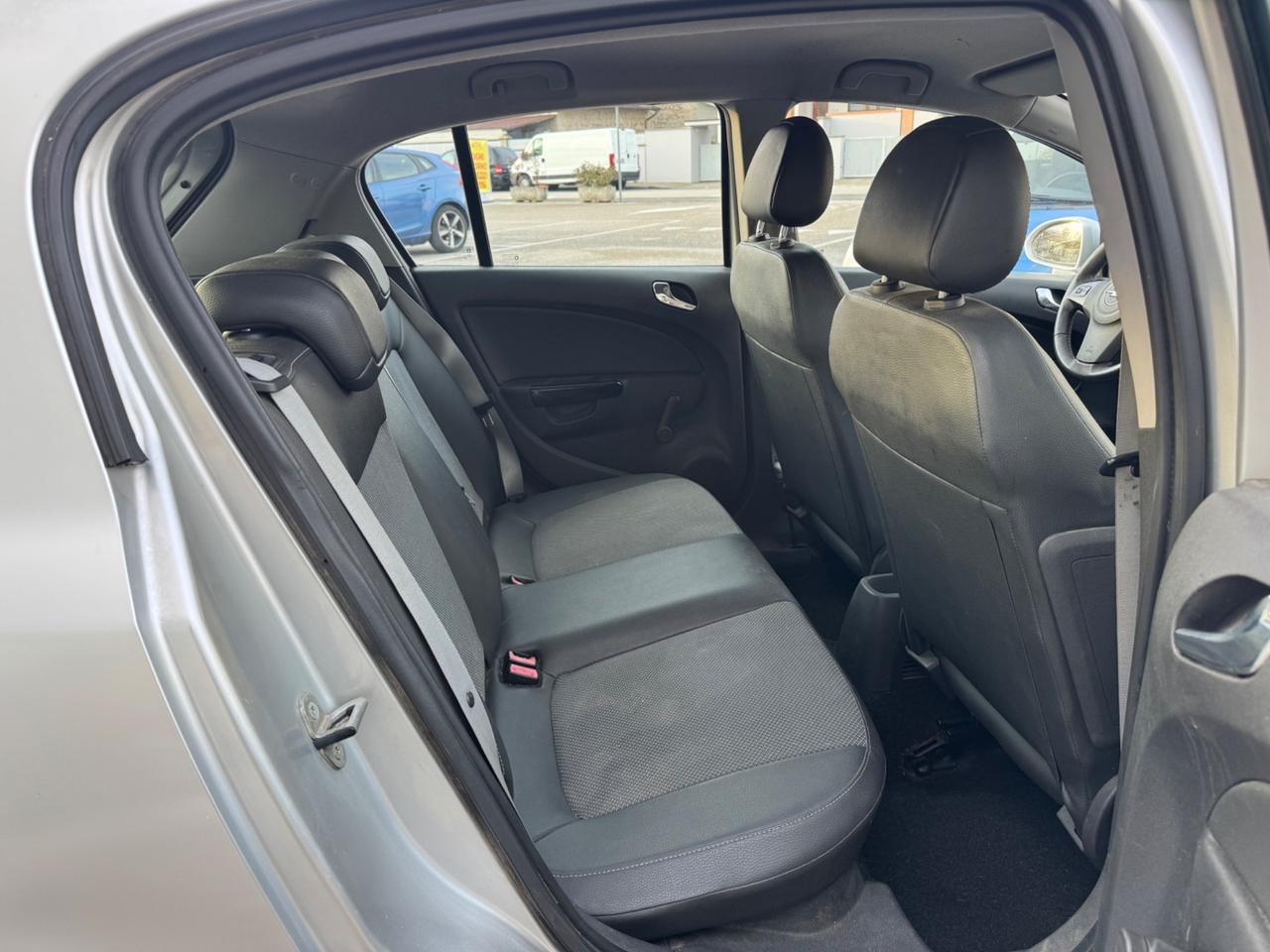 Opel Corsa 1.4 16V 5 porte Cosmo