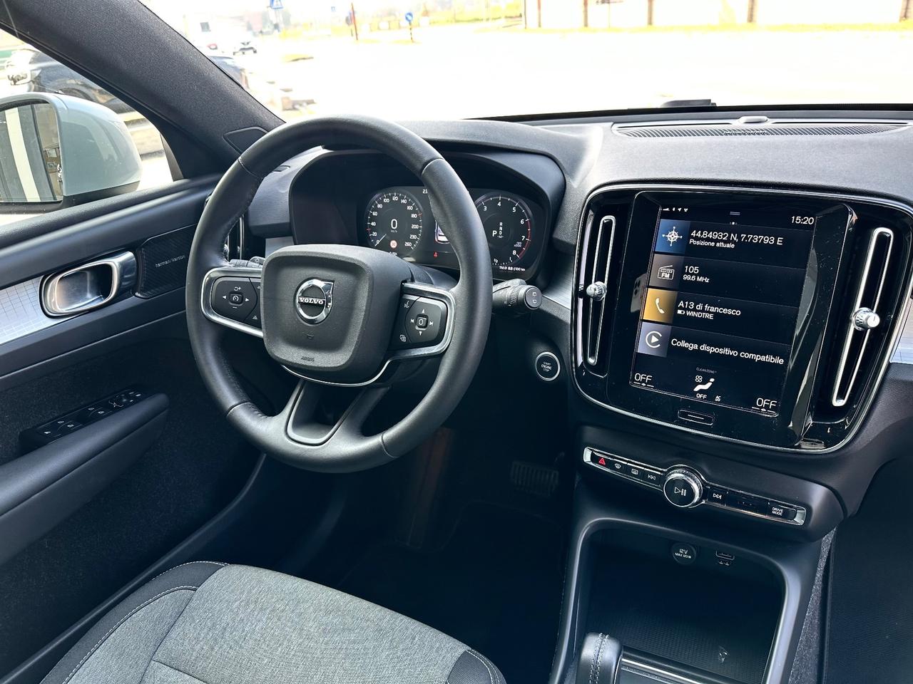 Volvo XC40 T2 Momentum Pro Harman/Kardon