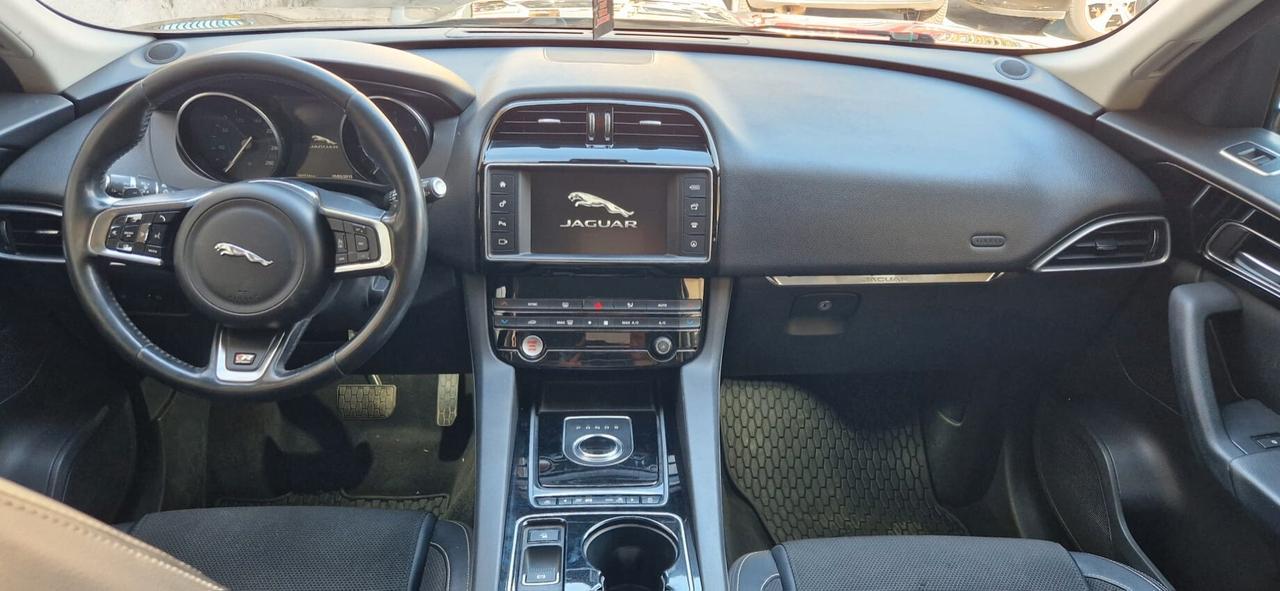 Jaguar F-Pace 2.0 D 180 CV AWD aut. R-Sport