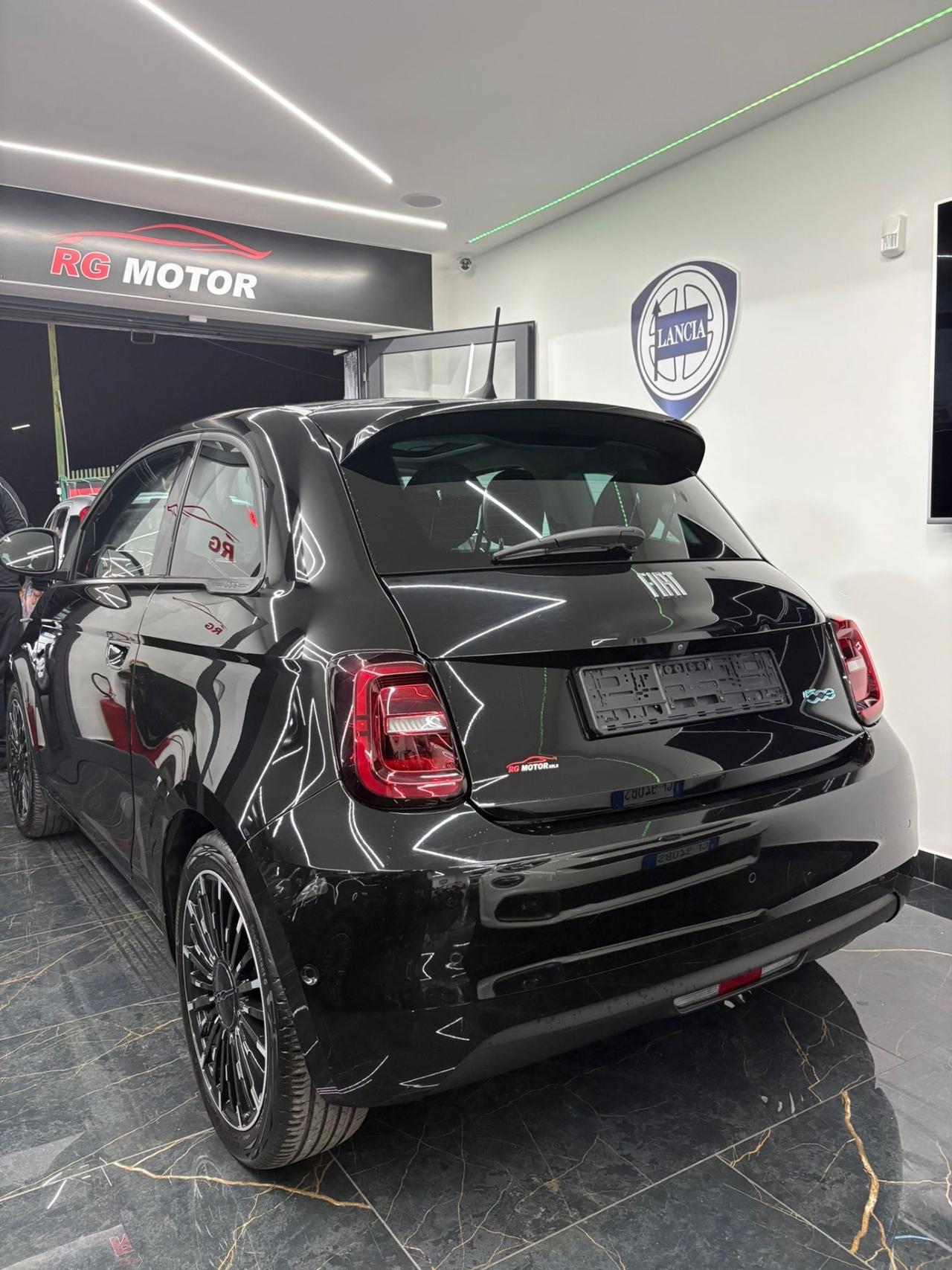 Fiat 500 500e Berlina 42 kWh La Prima