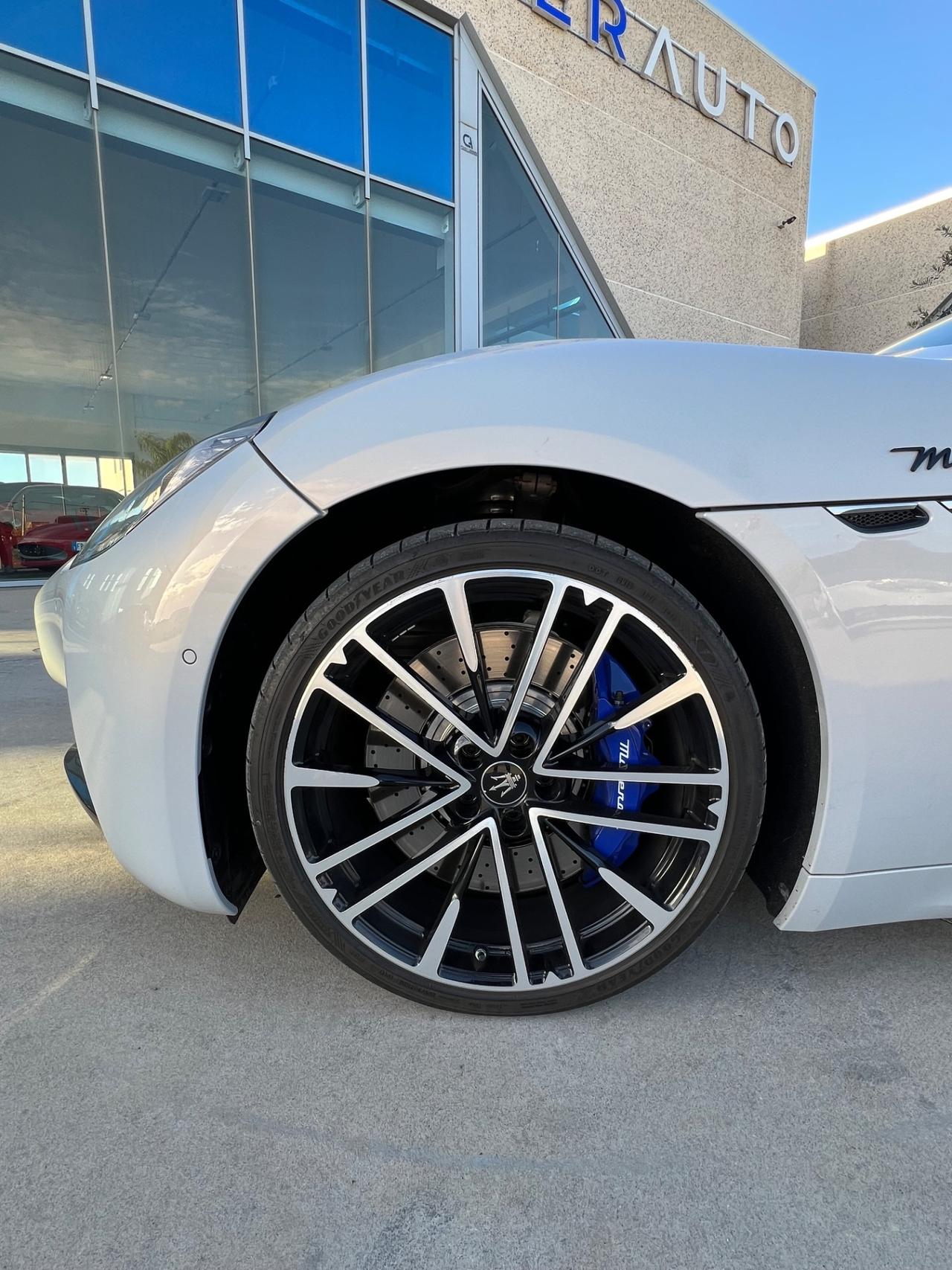 Maserati GranTurismo Modena awd auto possibilità noleggio no scoring